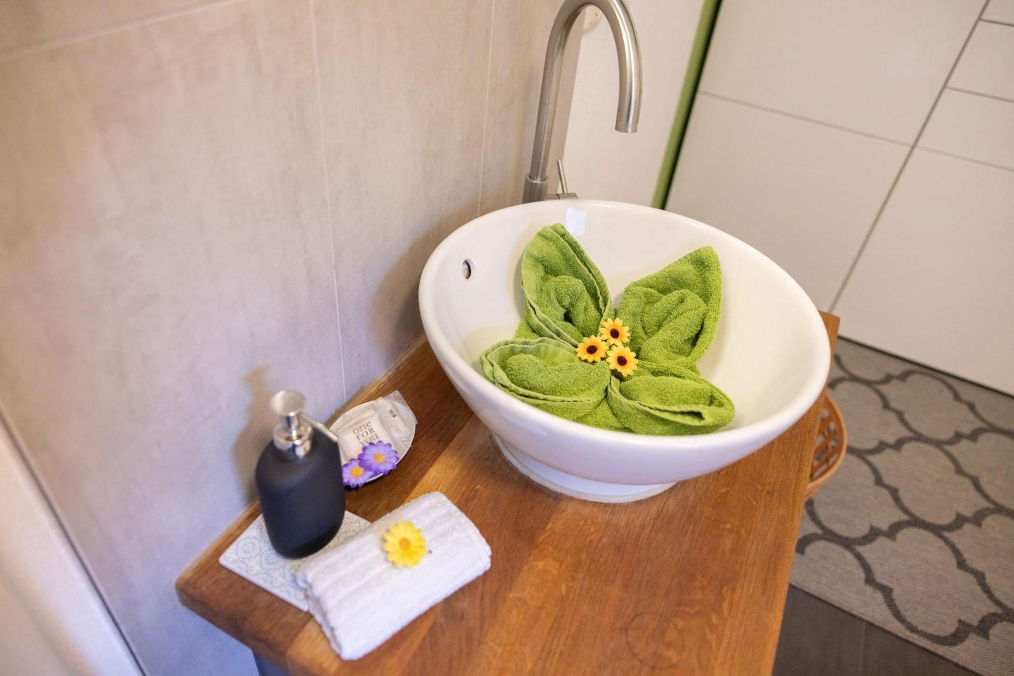 Ideal Fuer Kurze Aufenthalte - Gemuetliches 1-Zimmer-Apartment Adelsdorf Εξωτερικό φωτογραφία